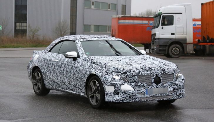 Mercedes Classe E Cabrio: prime immagini spia della scoperta tedesca - Foto 14 di 20