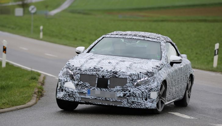 Mercedes Classe E Cabrio: prime immagini spia della scoperta tedesca - Foto 9 di 20