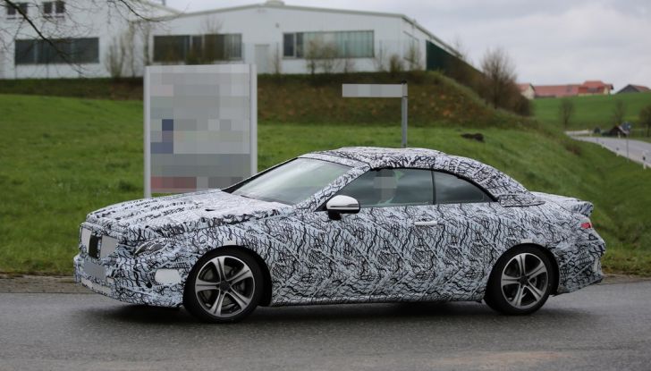 Mercedes Classe E Cabrio: prime immagini spia della scoperta tedesca - Foto 10 di 20
