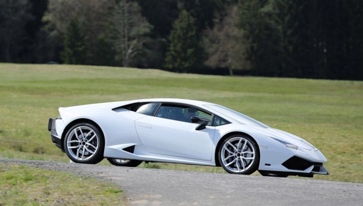 Nuova Lamborghini Huracan Superleggera, iniziano i primi test su strada - Foto 4 di 17