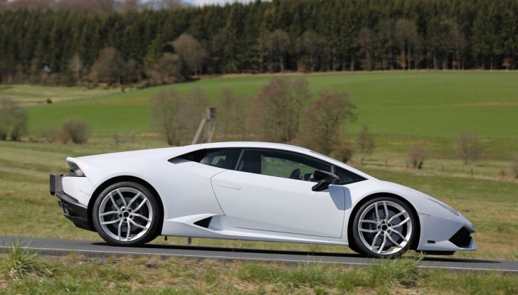 Nuova Lamborghini Huracan Superleggera, iniziano i primi test su strada - Foto 10 di 17