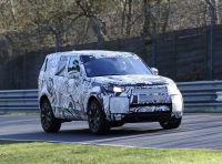 Nuova Land Rover Discovery sorpresa in pista durante i test dinamici