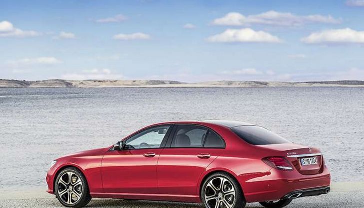 Nuova Mercedes Classe E, prova su strada, prezzi ed allestimenti - Foto 10 di 11