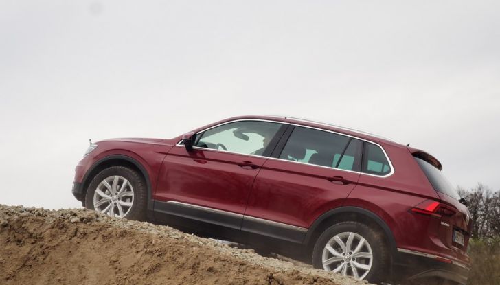 Nuova Volkswagen Tiguan, prova su strada, motorizzazioni e prezzi - Foto 4 di 28