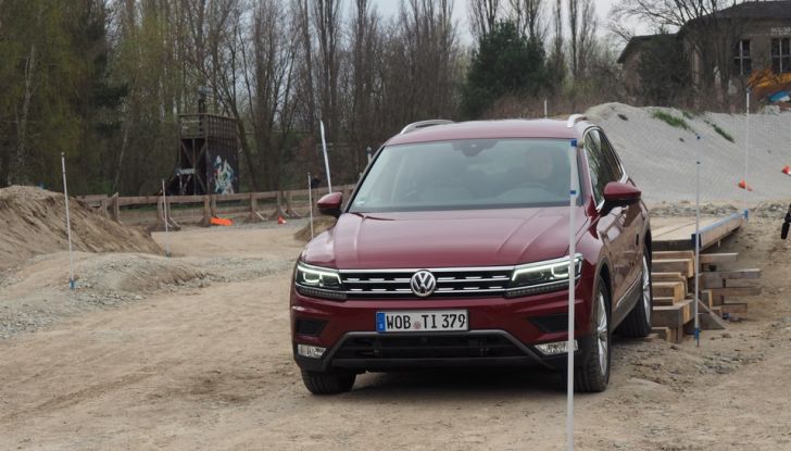 Nuova Volkswagen Tiguan, prova su strada, motorizzazioni e prezzi - Foto 19 di 28