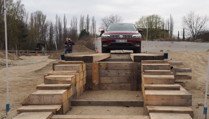 Nuova Volkswagen Tiguan, prova su strada, motorizzazioni e prezzi - Foto 22 di 28