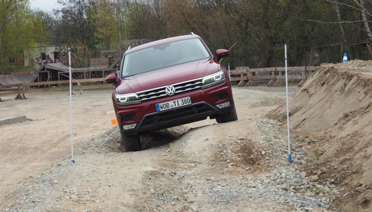 Nuova Volkswagen Tiguan, prova su strada, motorizzazioni e prezzi - Foto 27 di 28