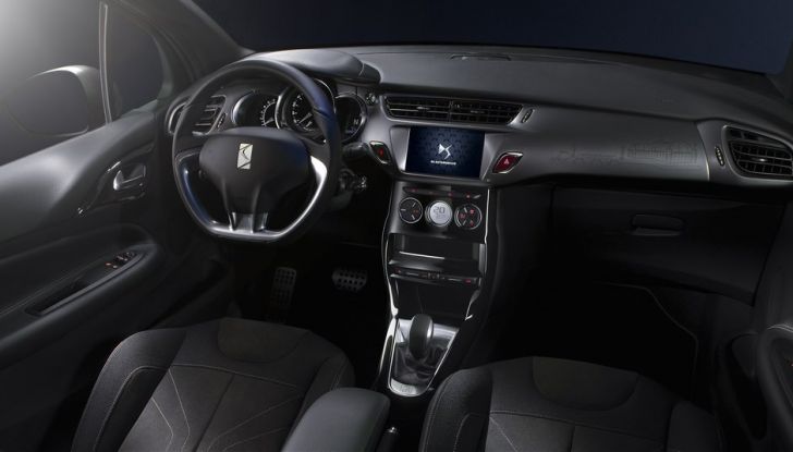 Nuove DS 3 e DS 3 Cabrio: prova su strada, motorizzazioni e prezzi - Foto 35 di 40