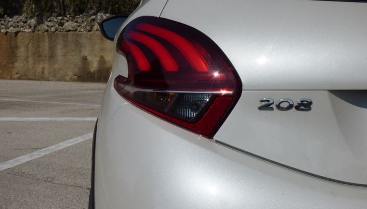 Peugeot 208 GTi by Peugeot Sport: La nostra prova della 208 da 208 CV - Foto 14 di 32