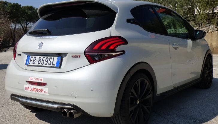 Peugeot 208 GTi by Peugeot Sport: La nostra prova della 208 da 208 CV - Foto 21 di 32