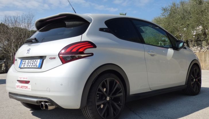 Peugeot 208 GTi by Peugeot Sport: La nostra prova della 208 da 208 CV - Foto 22 di 32