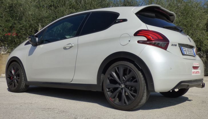 Peugeot 208 GTi by Peugeot Sport: La nostra prova della 208 da 208 CV - Foto 24 di 32