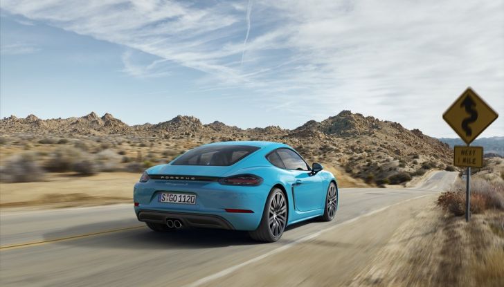 Nuova Porsche 718 Cayman con motore centrale a quattro cilindri turbo - Foto 10 di 11