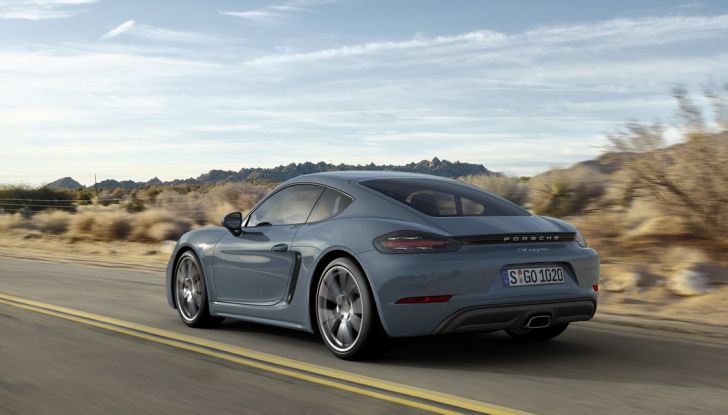 Nuova Porsche 718 Cayman con motore centrale a quattro cilindri turbo - Foto 4 di 11