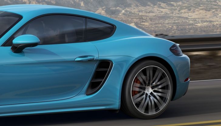 Nuova Porsche 718 Cayman con motore centrale a quattro cilindri turbo - Foto 9 di 11