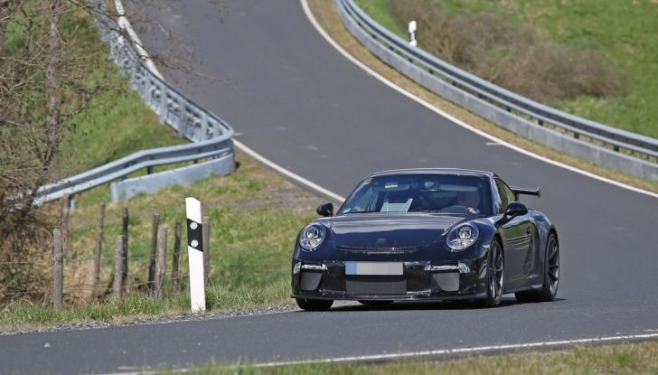 Porsche 911 GT3 restyling, le prime immagini spia dei test - Foto 2 di 13