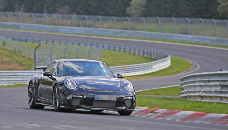 Porsche 911 GT3 restyling, le prime immagini spia dei test - Foto 10 di 13