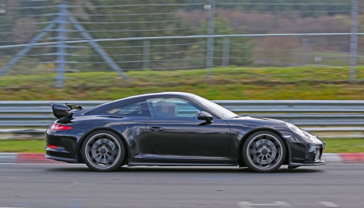 Porsche 911 GT3 restyling, le prime immagini spia dei test - Foto 12 di 13
