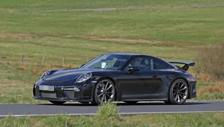 Porsche 911 GT3 restyling, le prime immagini spia dei test - Foto 4 di 13