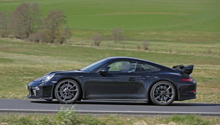Porsche 911 GT3 restyling, le prime immagini spia dei test - Foto 5 di 13