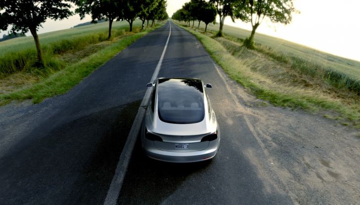 Tesla Model 3: Marchionne potrebbe prendere spunto - Foto 6 di 9