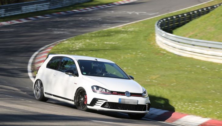 Volkswagen Golf GTI Clubsport: test al Nurburgring - Foto 16 di 19