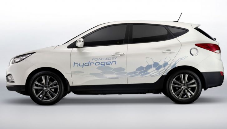 Hyundai Tucson ix35, car sharing a idrogeno, fiancata.