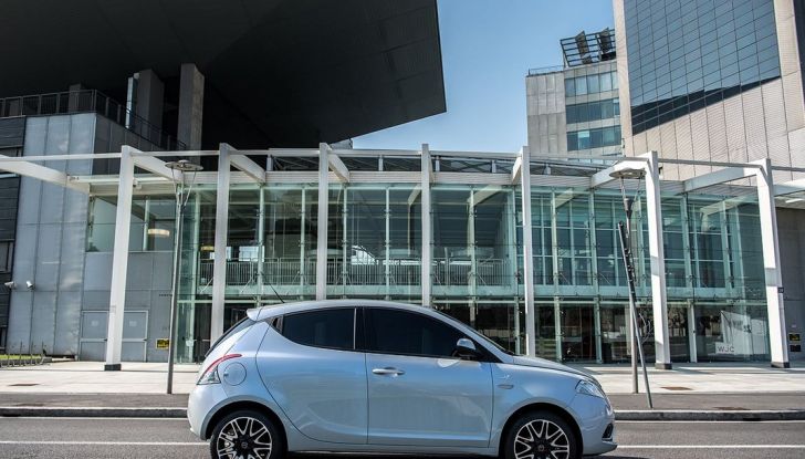 Lancia Ypsilon Mya, serie speciale​ glamour in promozione a 11.200 euro - Foto 11 di 14