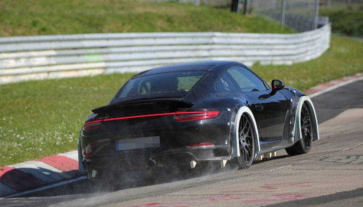 Porsche 911 nuova generazione: sorpresa in pista al Nurburgring - Foto 10 di 12