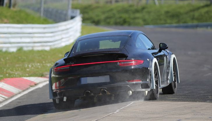 Porsche 911 nuova generazione: sorpresa in pista al Nurburgring - Foto 11 di 12