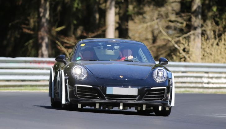 Porsche 911 nuova generazione: sorpresa in pista al Nurburgring - Foto 12 di 12
