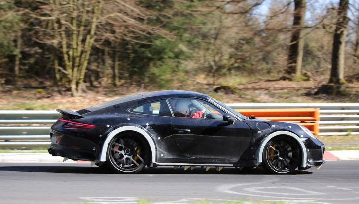 Porsche 911 nuova generazione: sorpresa in pista al Nurburgring - Foto 3 di 12