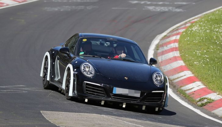 Porsche 911 nuova generazione: sorpresa in pista al Nurburgring - Foto 6 di 12