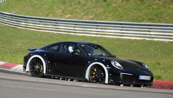 Porsche 911 nuova generazione: sorpresa in pista al Nurburgring - Foto 7 di 12