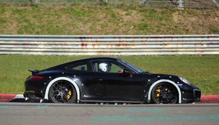 Porsche 911 nuova generazione: sorpresa in pista al Nurburgring - Foto 8 di 12