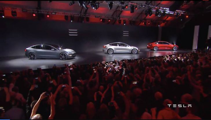 Tesla Model 3: 276.000 prenotazioni nei primi tre giorni - Foto 2 di 18