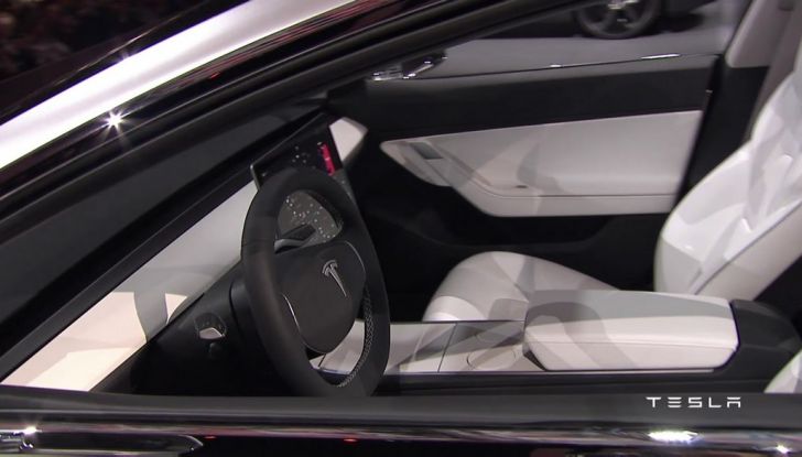 Tesla Model 3: 276.000 prenotazioni nei primi tre giorni - Foto 14 di 18