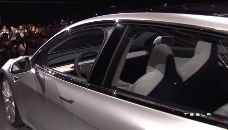Tesla Model 3: 276.000 prenotazioni nei primi tre giorni - Foto 16 di 18