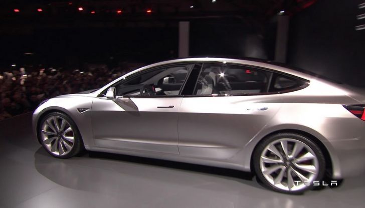 Tesla Model 3: 276.000 prenotazioni nei primi tre giorni - Foto 17 di 18