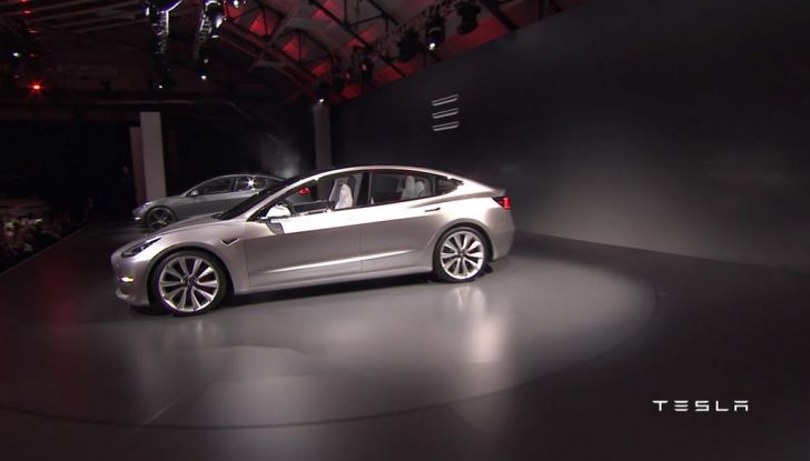 Tesla Model 3: 276.000 prenotazioni nei primi tre giorni - Foto 18 di 18