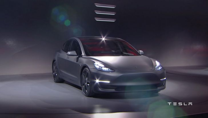 Tesla Model 3: 276.000 prenotazioni nei primi tre giorni - Foto 5 di 18