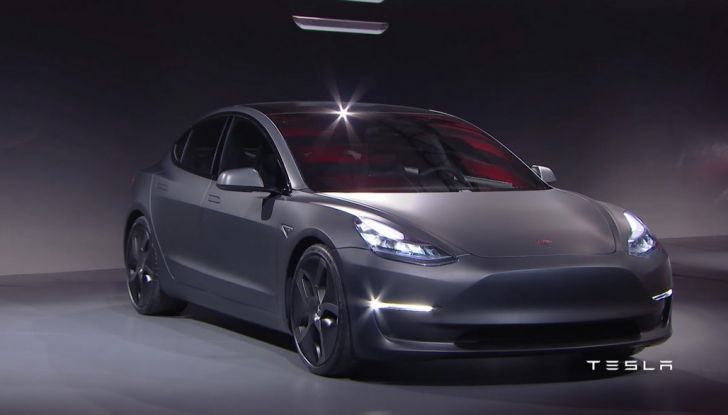 Tesla Model 3: 276.000 prenotazioni nei primi tre giorni - Foto 6 di 18