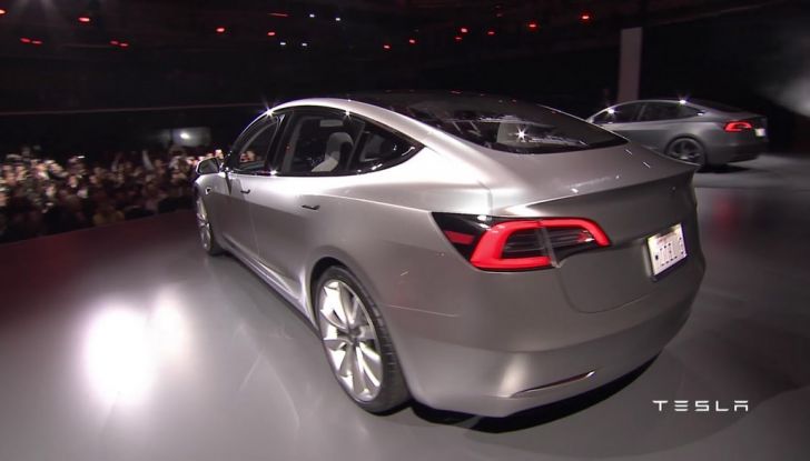 Tesla Model 3: 276.000 prenotazioni nei primi tre giorni - Foto 7 di 18