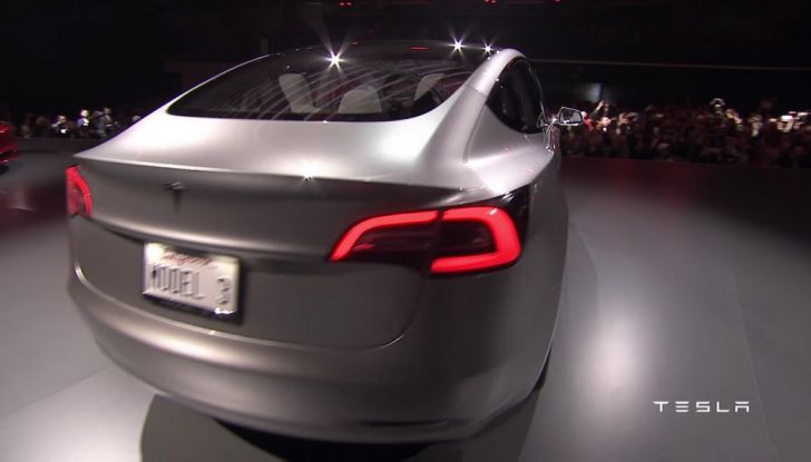 Tesla Model 3: 276.000 prenotazioni nei primi tre giorni - Foto 9 di 18
