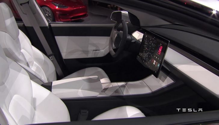 Tesla Model 3: 276.000 prenotazioni nei primi tre giorni - Foto 10 di 18