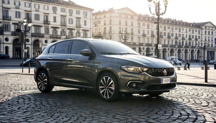 Nuova fiat tipo 5 porte, in città.