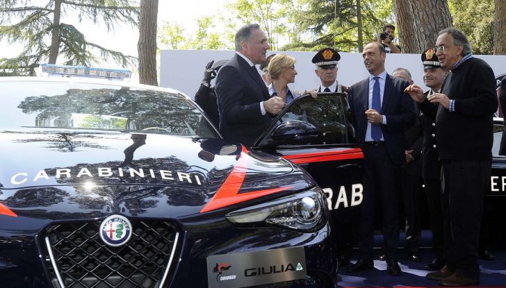 Consegna di nuovi modelli Alfa Romeo all'Arma dei Carabinieri