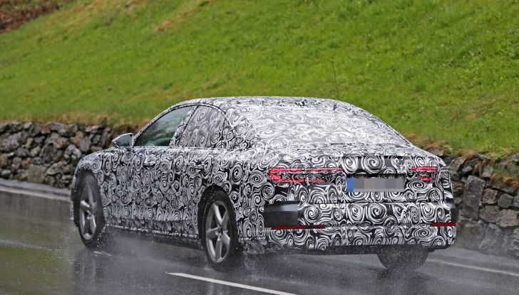 Audi A8 di nuova generazione, le prime foto spia (16)