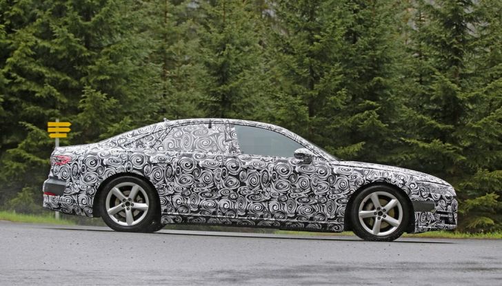 Audi A8 di nuova generazione, le prime foto spia (4)
