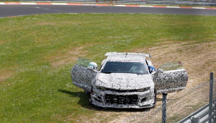 Chevrolet Camaro Z28, incidente al Nürburgring durante i collaudi (8)